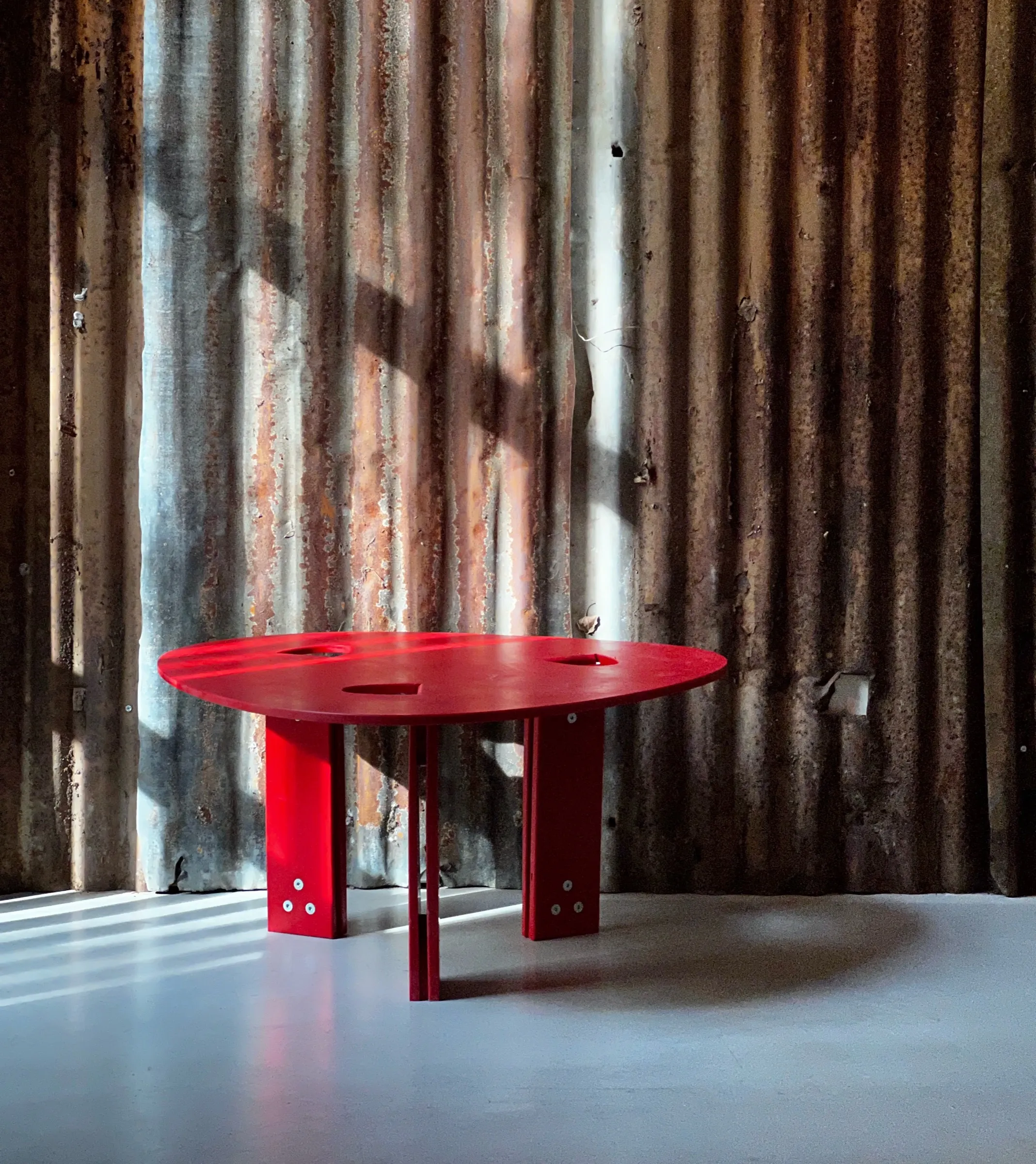 Table Kim Cheese en plastique recyclé, design Hypothesis Atelier